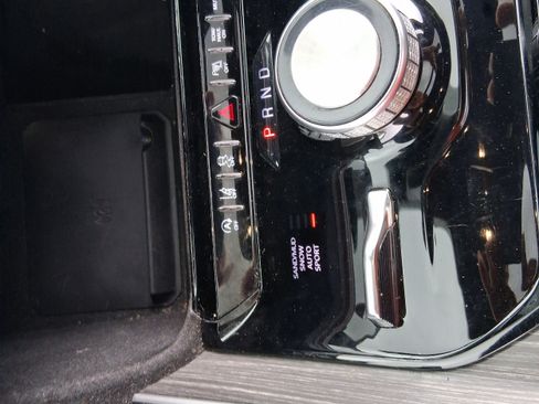 Used 2024 Jeep Wagoneer L Series II w/ Premium Group I AWD/4WD image 12
