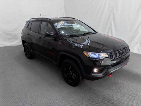 Used 2023 Jeep Compass Trailhawk w/ Trailhawk Convenience Group image 11