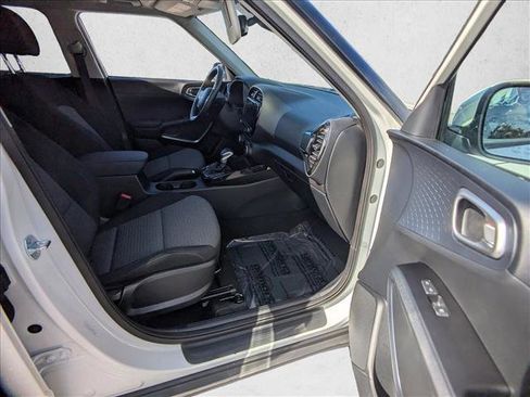 Used 2025 Kia Soul EX image 11