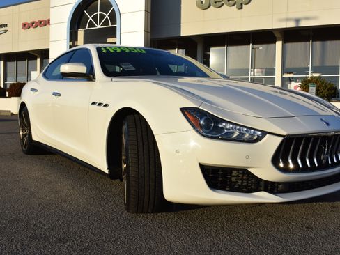 Used 2019 Maserati Ghibli Base image 3