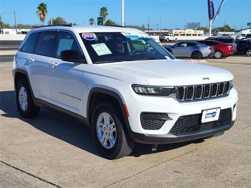 Used 2023 Jeep Grand Cherokee Laredo w/ Luxury Tech Group I image 14