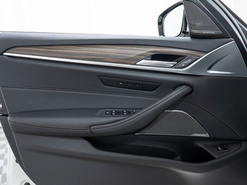 Used 2023 BMW 540i xDrive w/ M Sport Package image 11