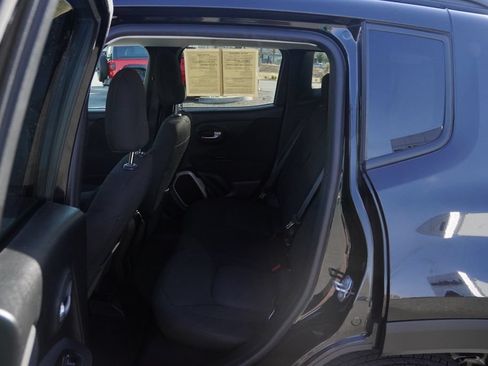 Used 2017 Jeep Renegade Latitude AWD/4WD image 32