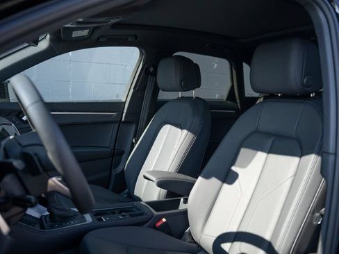 Certified 2025 Audi Q3 2.0T Premium Plus w/ Premium Plus Package AWD/4WD image 5
