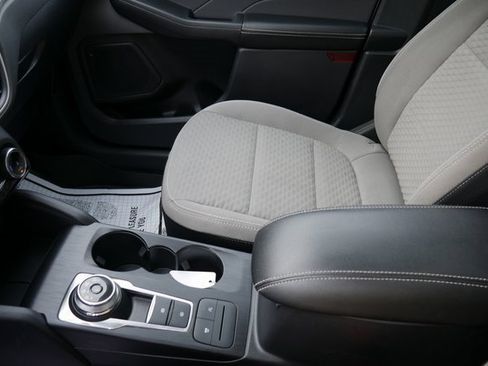 Used 2022 Ford Escape SE w/ SE Sport Appearance Package image 25