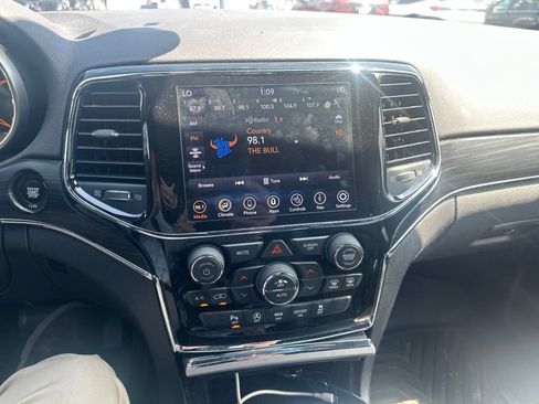 Used 2019 Jeep Grand Cherokee Limited AWD/4WD image 8
