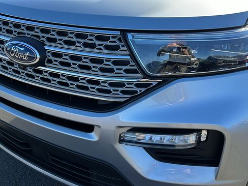 Used 2023 Ford Explorer Limited w/ Equipment Group 301A image 9