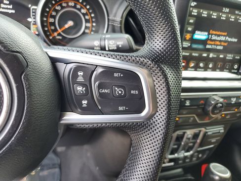 Used 2020 Jeep Gladiator Overland AWD/4WD image 27