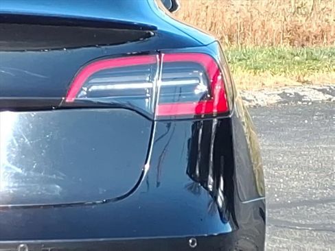 Used 2019 Tesla Model 3 Standard Range Plus image 8