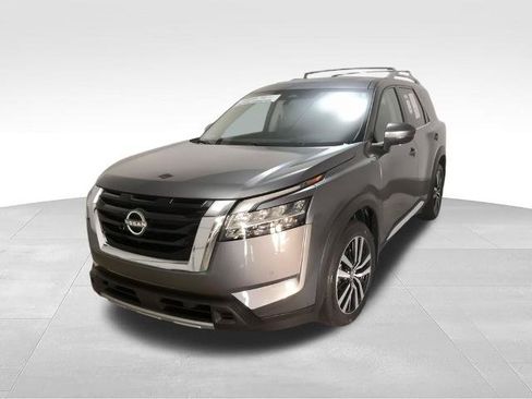 Certified 2024 Nissan Pathfinder Platinum w/ Cargo Package AWD/4WD image 4