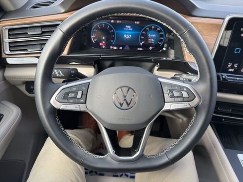 Used 2025 Volkswagen Atlas SE image 11