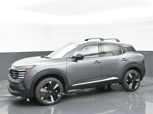 Used 2026 Nissan Kicks SR image 2