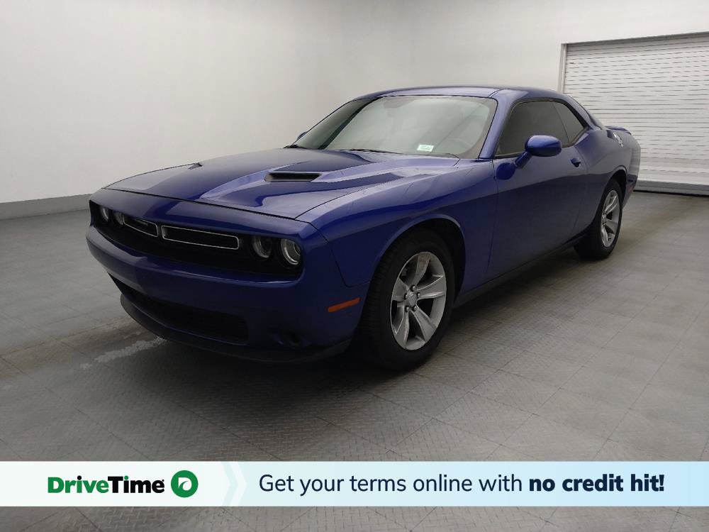 Used 2018 Dodge Challenger SXT RWD image 1