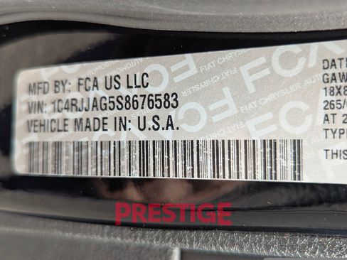 Used 2025 Jeep Grand Cherokee L Laredo RWD image 34