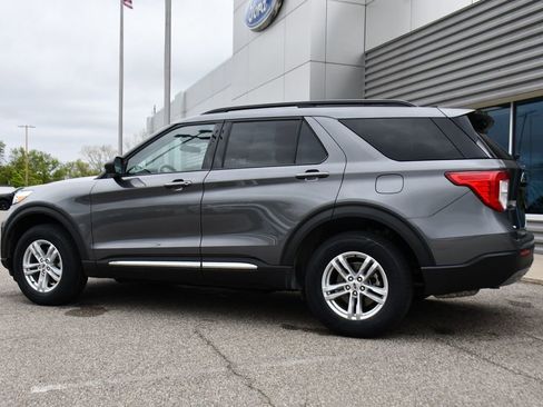 Used 2023 Ford Explorer XLT w/ Equipment Group 202A AWD/4WD image 3