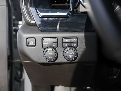 Used 2025 Chevrolet Silverado 2500 LTZ w/ LTZ Convenience Package AWD/4WD image 18