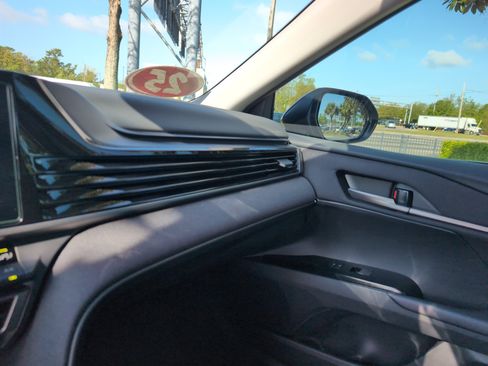 Used 2025 Toyota Camry LE w/ Convenience Package image 38