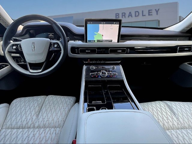 Used 2023 Lincoln Aviator Black Label AWD/4WD image 9