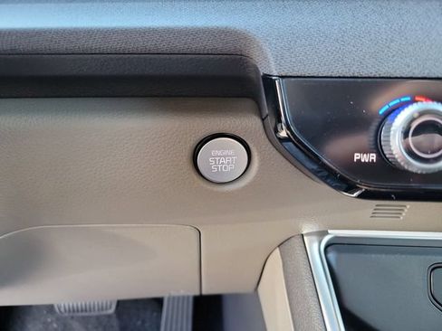 New 2026 Kia Carnival EX FWD image 22