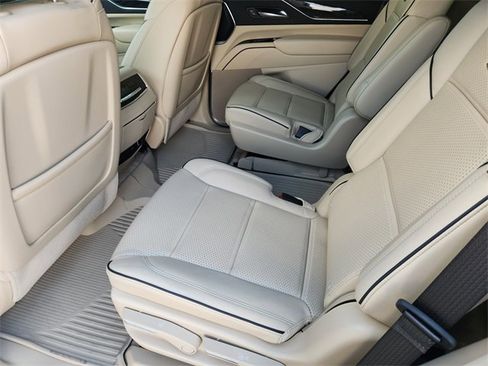 Used 2024 Cadillac Escalade Premium Luxury w/ Performance Package AWD/4WD image 31