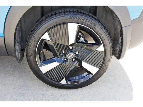 Used 2025 Nissan Kicks SR FWD image 10