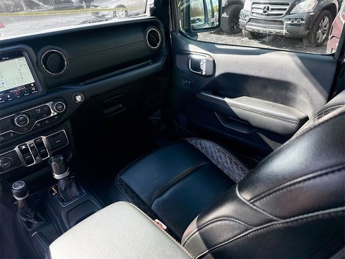 Used 2021 Jeep Gladiator Overland image 26