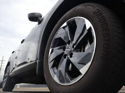 Certified 2025 Nissan Rogue SV AWD/4WD image 9