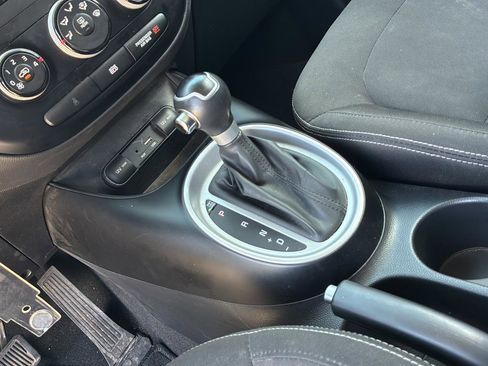 Used 2016 Kia Soul FWD image 33