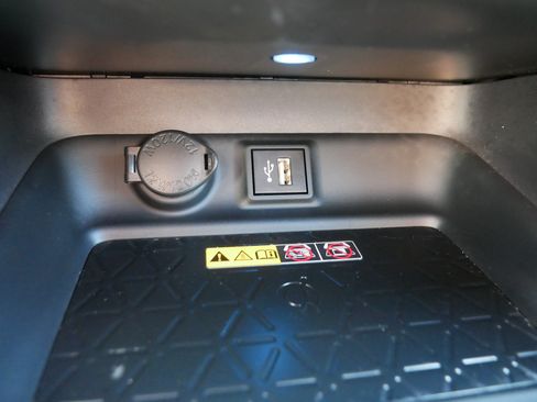 Used 2024 Toyota RAV4 XSE w/ Premium Package AWD/4WD image 33