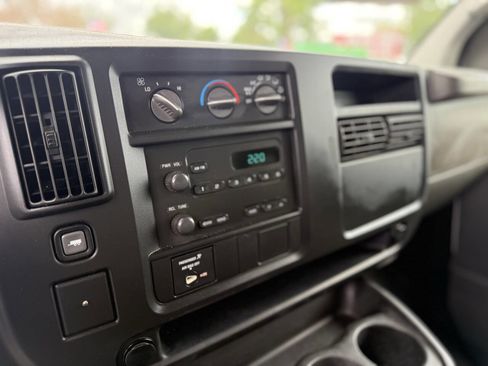 Used 2006 Chevrolet Express 2500 image 15