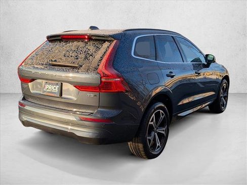 Used 2022 Volvo XC60 B5 Momentum w/ Advanced Package image 5