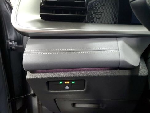 New 2025 Volkswagen Tiguan SE image 27