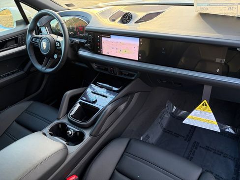 New 2026 Porsche Cayenne image 18