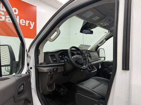 Used 2024 Ford Transit 150 Low Roof RWD image 9