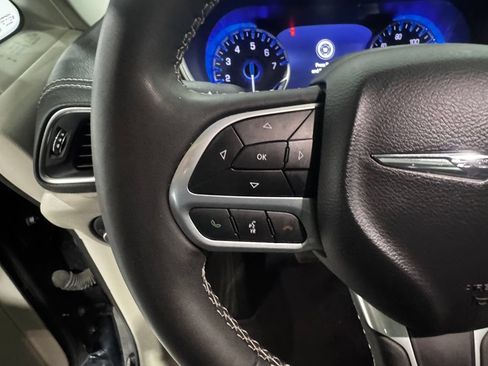 Used 2024 Chrysler Pacifica Limited FWD image 6