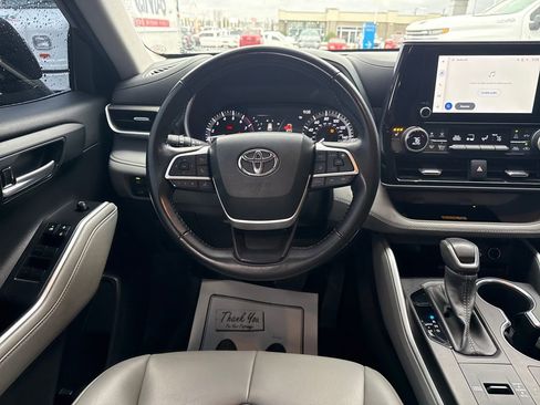 Used 2023 Toyota Highlander XLE image 17