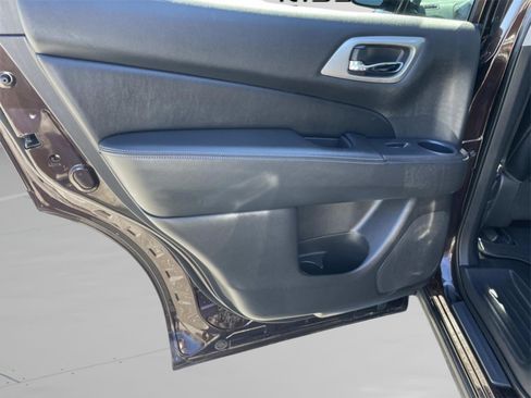 Used 2019 Nissan Pathfinder SL image 9