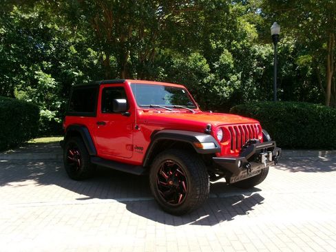 Used 2021 Jeep Wrangler Sport AWD/4WD image 3