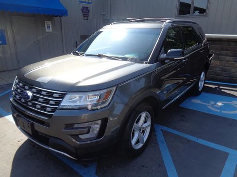 Used 2016 Ford Explorer XLT w/ Equipment Group 201A AWD/4WD image 2