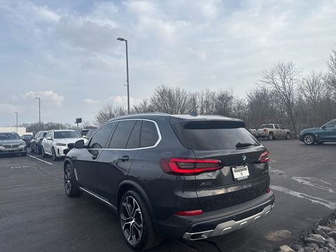 Used 2021 BMW X5 xDrive40i w/ Premium Package image 3