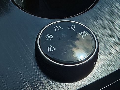 Certified 2023 Nissan Rogue SV image 24