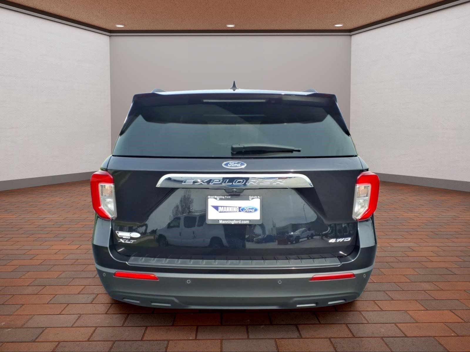 Used 2024 Ford Explorer XLT AWD/4WD image 7