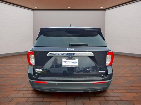 Used 2024 Ford Explorer XLT AWD/4WD image 7