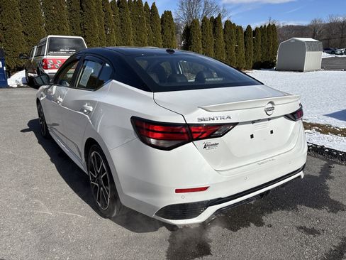 Used 2025 Nissan Sentra SR w/ SR Premium Package image 7