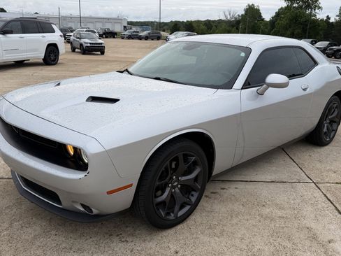 Used 2020 Dodge Challenger SXT w/ Blacktop Package RWD image 2