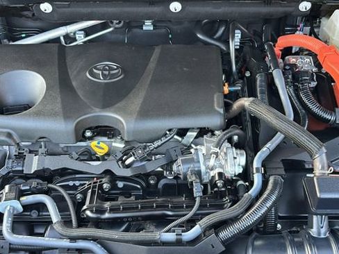 Used 2025 Toyota RAV4 LE AWD/4WD image 34