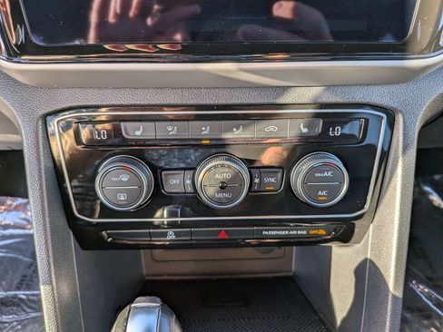 Used 2023 Volkswagen Atlas Cross Sport SE w/ Panoramic Sunroof Package FWD image 23