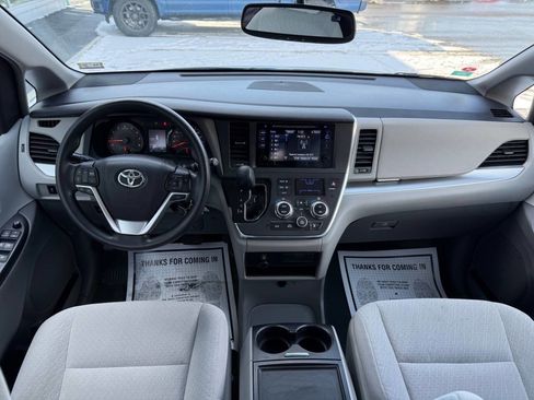 Used 2016 Toyota Sienna LE image 17