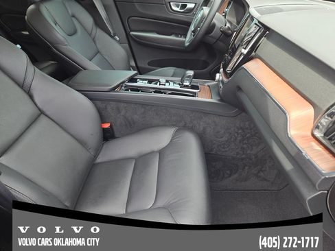 Certified 2023 Volvo XC60 B5 Plus w/ Protection Package Premier FWD image 11