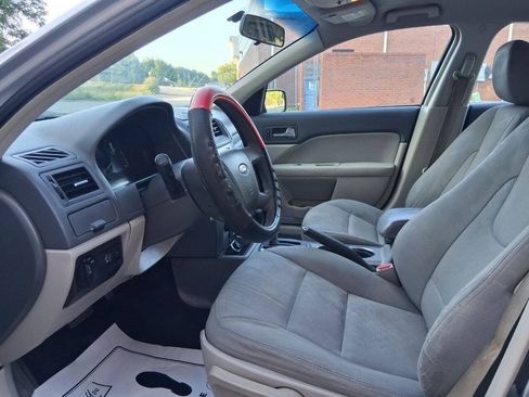 Used 2010 Ford Fusion S FWD image 9